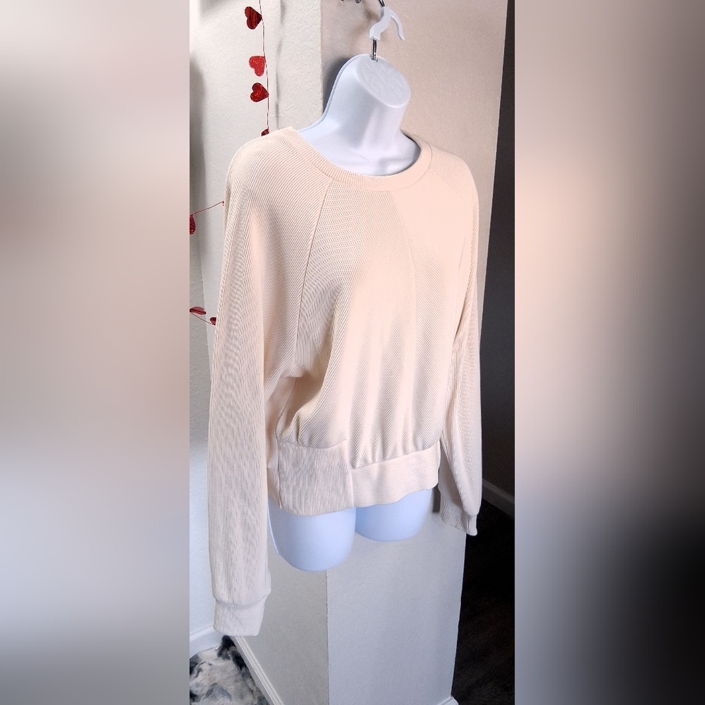 Express Cream Color Women Sweater, Size Large - Picture 8 of 14